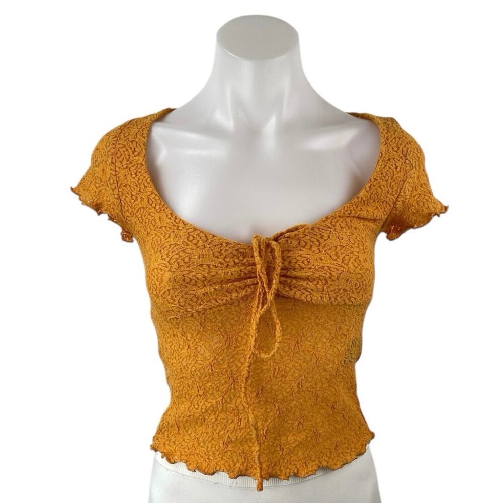 Urban Outfitters Quinn Lace Coral Lettuce Tie Scoop Short Sleeve Crop Top Sz XS